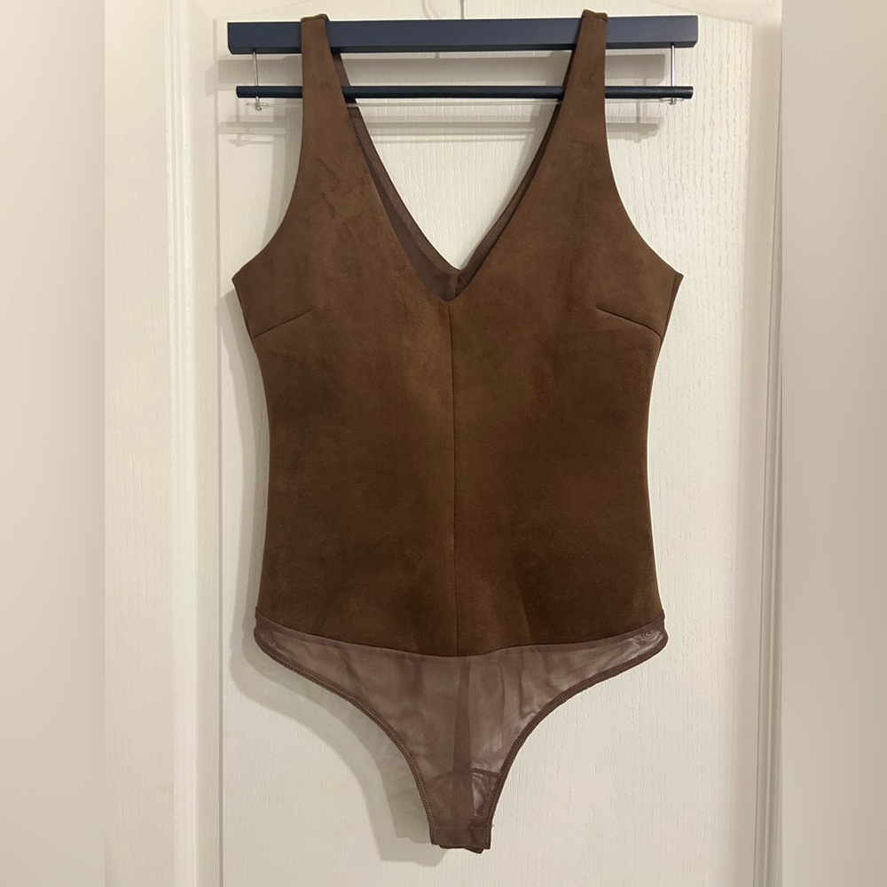 BCBG MaxAzria Taupe bodysuit Size Small
BCBGMaxAzria